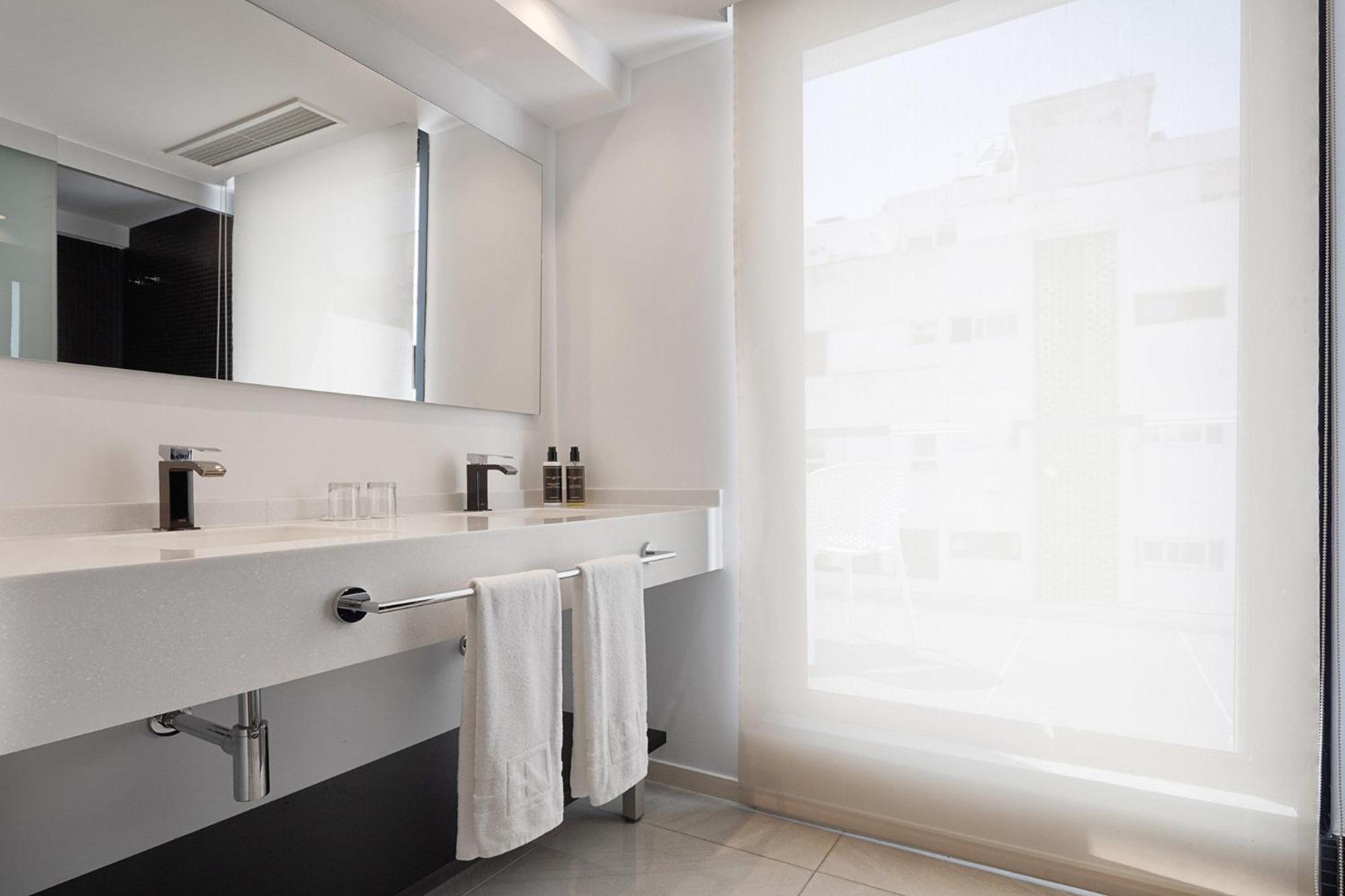 Junior Suite with Outdoor Jacuzzi,1679563421:JPEG