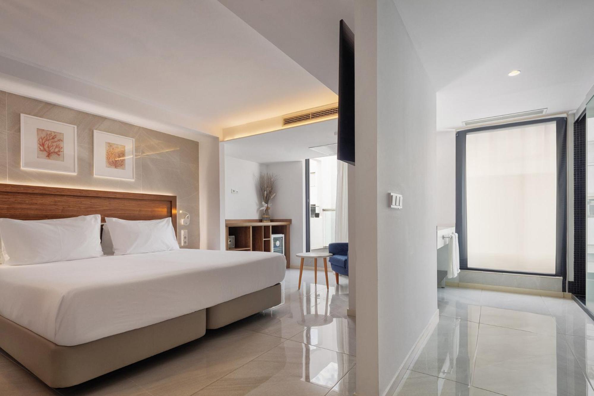 Suite with Terrace,1679563445:JPEG